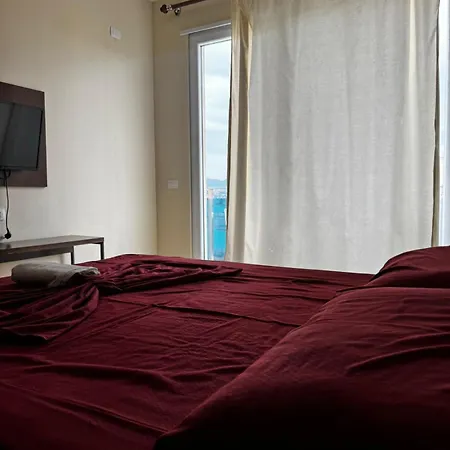 Inis Apartamans -50 M From