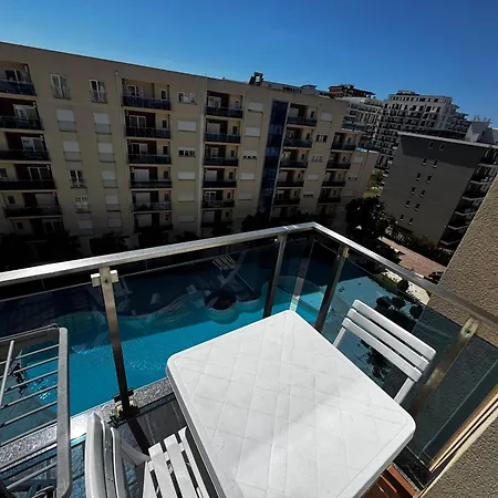 Inis Apartamans -50 M From מלון 4*