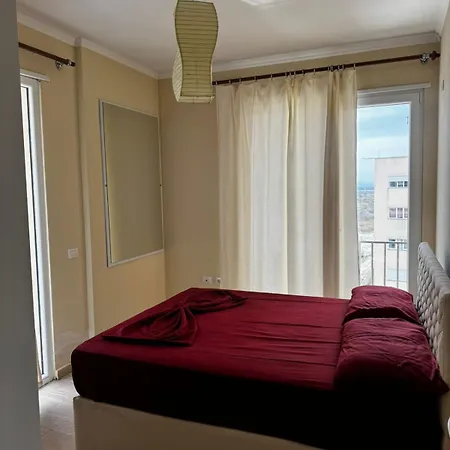 Hotel Inis Apartamans -50 M From