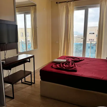 Inis Apartamans -50 M From