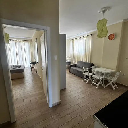 Inis Apartamans -50 M From מלון 4*